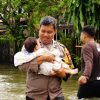 Polri Gerak Cepat Evakuasi Korban Banjir di Empat Kelurahan Kota Makassar