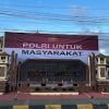 Polres Sanggau Pasang Banner “Polri Untuk Masyarakat” sebagai Wujud Komitmen Polri yang Presisi
