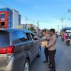 Polsek Tayan Hulu Gelar Aksi Sosial Pembagian Takjil untuk Masyarakat