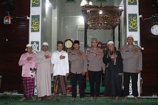 Safari Subuh di Masjid Sirajul Islam: Polda Kalbar Ajak Jemaah Bijak Bermedia Sosial Selama Ramadhan