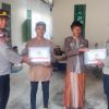 Polsek Tayan Hilir Bagikan Bingkisan Jumat Berkah di Bulan Ramadhan