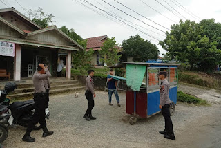 Polsek Sekayam Gelar Patroli Sore untuk Ciptakan Situasi Kondusif