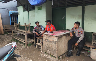 Polsek Entikong Aktif Gelar Patroli Siang Hari Selama Ramadan, Sampaikan Pesan Kamtibmas kepada Warga