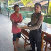 Polsek Sekayam Bagikan Takjil di Masjid Wilayah Sekayam sebagai Bentuk Kepedulian di Bulan Ramadhan