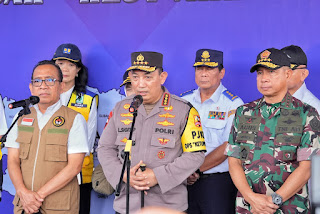 Tinjau Rest Area KM 57, Kapolri Pastikan Kelancaran dan Pelayanan Masyarakat saat Arus Mudik