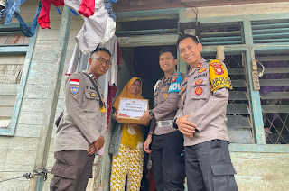 Polsek Sekayam Salurkan Bantuan Sosial bagi Warga Kurang Mampu Menjelang Idulfitri 1446 H
