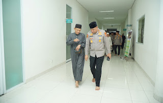 Pererat Tali Silaturahmi Di Bulan Suci Ramadhan, Kapolda Kalbar Kunjungi Tokoh Ulama Kalbar Dan Imam Besar Masjid Raya Mujahidin Pontianak Pererat Tali Silaturahmi Di Bulan Suci Ramadhan, Kapolda Kalbar Kunjungi Tokoh Ulama Kalbar Dan Imam Besar Masjid Raya Mujahidin Pontianak