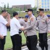 Pererat Tali Silaturahmi Dan Saling Memaafkan Di Suasana Perayaan Idul Fitri 1446 H, Kapolda Kalbar Memimpin Apel Pagi Sekaligus Halal Bihalal
