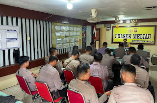 Polsek Meliau Gelar Anev Kinerja Mingguan: Kapolsek Tekankan Disiplin dan Profesionalisme