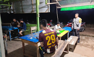 Tingkatkan Keamanan, Polsek Mukok Gencarkan Patroli Malam dan Imbau Warga Jaga Kamtibmas