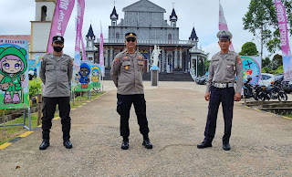 Pleton Siaga Regu VI Polres Sanggau Amankan Ibadah Minggu, Wujudkan Situasi Kondusif