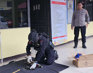 Polres Ketapang Bersama Brimob Polda Kalbar Musnahkan Temuan Mortir Dan Granat Aktif