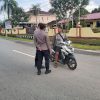 Polsek Entikong Tertibkan Pengendara Roda Dua Tanpa Helm dan Surat Kendaraan Lengkap