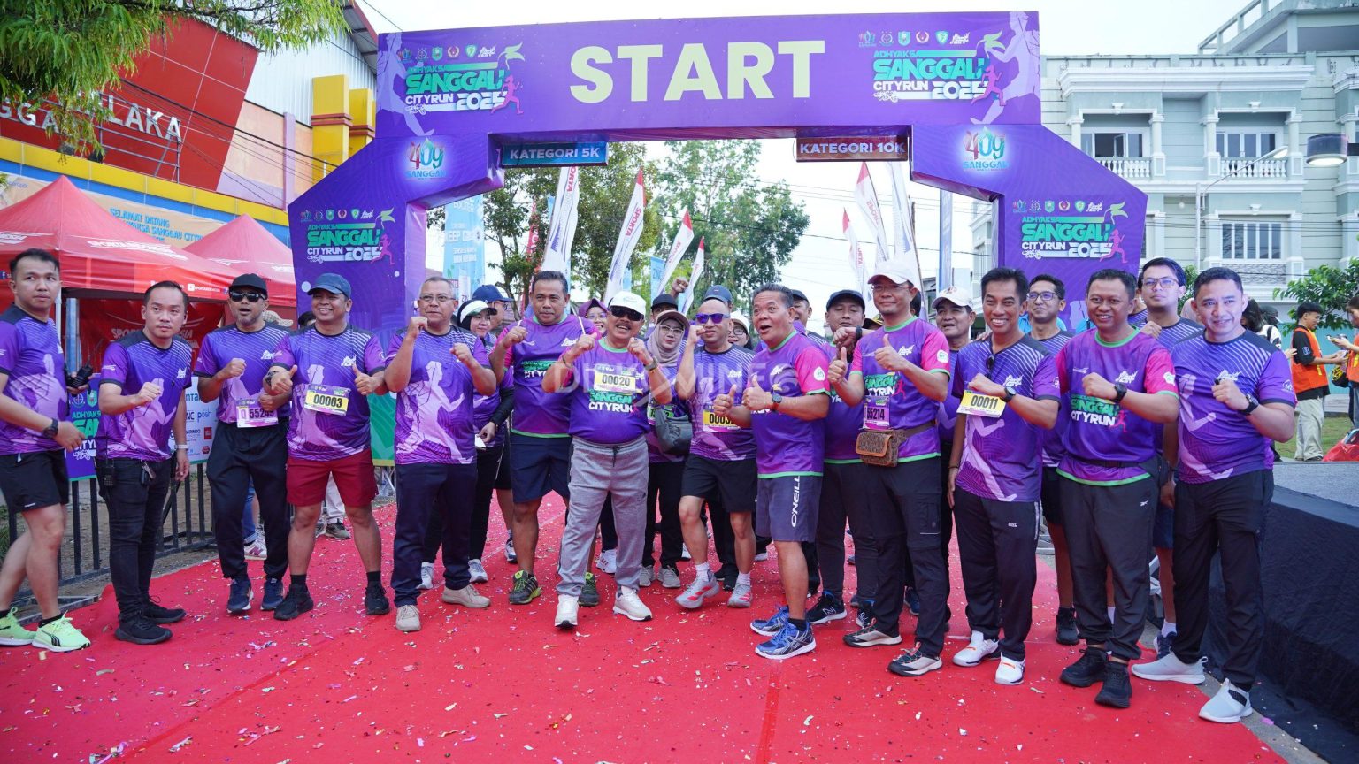 Bupati Sanggau Resmi Lepas Peserta Adhyaksa Sanggau City Run 2025