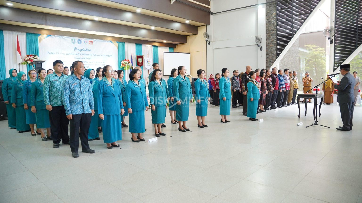 Bupati Sanggau mengukuhkan Ketua TP PKK Beserta Pengurus dan Pelantikan Tim Pembina Posyandu Kabupaten Sanggau Masa Bhakti 2025 – 2030