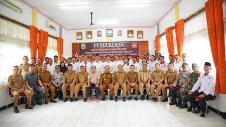Bupati Sanggau Kukuhkan 37 Orang BPD se-Kecamatan Entikong