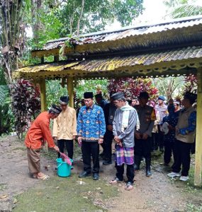 Ziarah Makam Mengkiang Dalam Rangka Hari Jadi Ke 409 Kota Sanggau – Dinas Kerasipan dan Perpustakaan