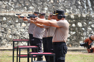 Tingkatkan Kesiapsiagaan Anggota, Polres Sanggau Gelar Latihan Menembak Rutin