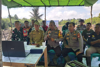 Kapolsek Entikong Pimpin Penanaman Serentak Jagung Hibrida, Dukung Ketahanan Pangan Nasional