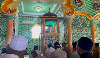 Panit Binmas Polsek Entikong Jadi Khatib Sholat Jumat, Sisipkan Pesan Kamtibmas dan Nilai Kebersamaan