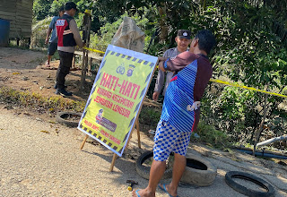 Antisipasi Risiko Kecelakaan, Polsek Bonti Pasang Police Line dan Banner Himbauan di Jembatan Rusak