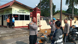 Cegah Pelanggaran Lalu Lintas, Polsek Entikong Gelar Razia Pengendara Motor Tanpa Helm