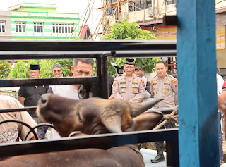 Wujudkan Polri yang Humanis, Polres Sanggau Gelar Pemotongan Hewan Kurban Idul Adha 1446 H