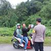Polsek Entikong Tertibkan Pelanggaran Lalu Lintas, Tegaskan Komitmen Tindak Tegas Pengendara Roda Dua
