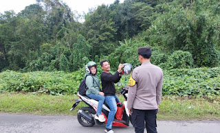 Polsek Entikong Tertibkan Pelanggaran Lalu Lintas, Tegaskan Komitmen Tindak Tegas Pengendara Roda Dua