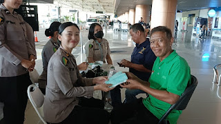 Sambut Hari Bhayangkara ke-79, Biddokkes Polda Kalbar Gelar Pemeriksaan Kesehatan Gratis bagi Supir Taksi dan Ojek Online di Bandara Supadio