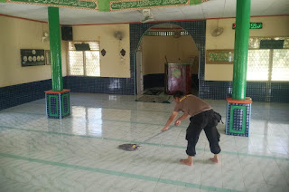 Wujud Nyata Kepedulian Polri, Polsek Meliau Gelar Bakti Religi di Masjid Al-Amin