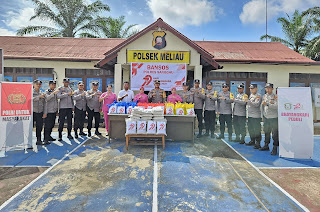 Peduli Sesama, Polsek Meliau Salurkan Bansos di Hari Bhayangkara ke-79