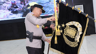 Polda Kalbar Gelar Tradisi Pencucian Pataka, Simbol Penyucian Semangat Pengabdian Jelang Hari Bhayangkara ke-79