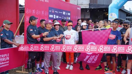 Bupati dan Wabup Sanggau Lepas Peserta Triple On Fun Run Telkomsel