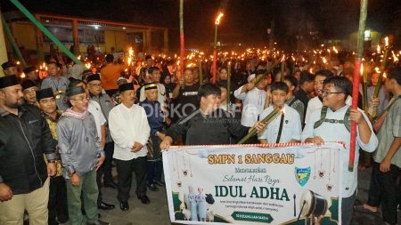 Bupati Sanggau Lepas Ribuan Peserta Pawai Obor Idul Adha