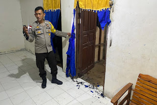 Diduga Dibakar OTK, Dapur Rumah Kosong Milik Warga di Sekayam Hangus Terbakar