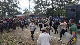 Cegah Bentrokan, Satgas Ops Damai Cartenz Bersama Polres Jayawijaya Berhasil Redam Keributan Dua Kelompok Jemaat Gereja