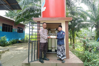 Polsek Sekayam Pastikan Kualitas Air Bersih di Ponpes Miftahul Hidayah Tetap Terjaga