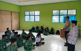 Bangun Karakter Sejak Dini, Polsek Kembayan Gelar Sosialisasi Disiplin di MTs Hidayatullah