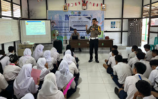 Tanamkan Disiplin Sejak Dini, Polres Sanggau Edukasi Pelajar lewat Program Police Goes To School