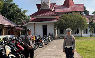 Polsek Entikong Amankan Ibadah Minggu di Gereja St. Fransiskus Asisi, Wujud Kehadiran Polri Jaga Toleransi dan Kamtibmas