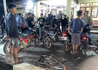 Polsek Sekayam Gelar Razia Malam di Perbatasan: 35 Kendaraan Knalpot Brong Ditindak, Penyelundupan Diantisipasi