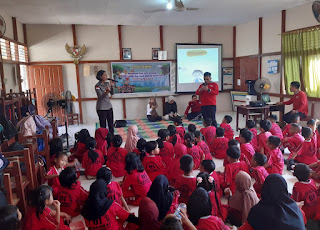 Polsek Kembayan Edukasi Siswa SDN 01 Serambai Soal Bahaya Bullying dan Narkoba di Momen Hari Anak Nasional