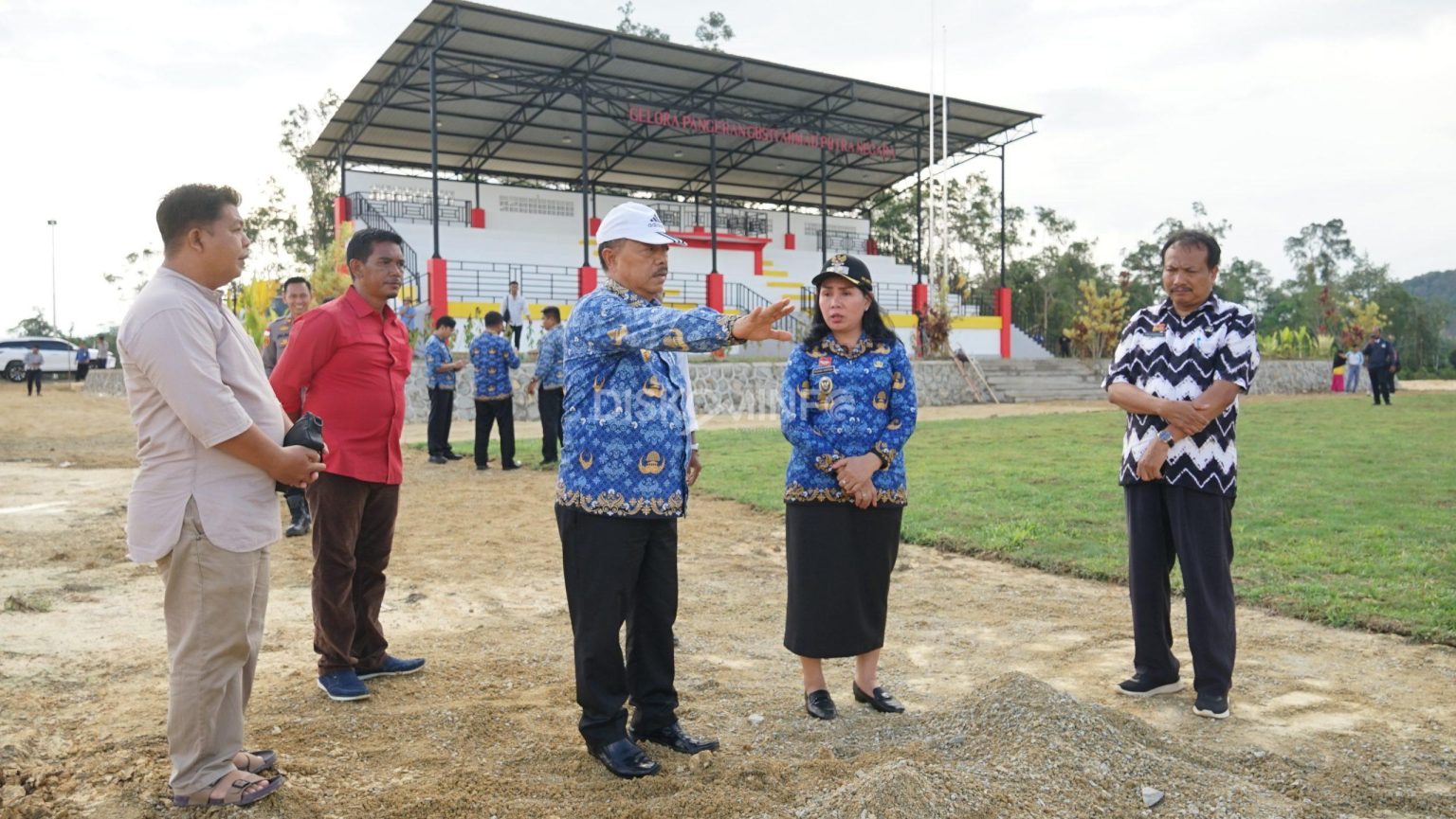 Bupati dan Wakil Bupati Sanggau Hadiri Ekspose Terakhir MTQ XXXIII Kabupaten Sanggau Tahun 2025 di Kecamatan Sekayam