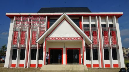 Bupati Sanggau Tinjau Galeri Prestasi Sabang Merah Sebagai Wadah Kreativitas Generasi Muda