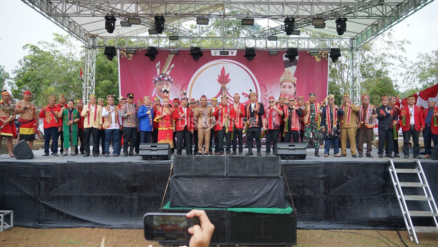 Gawai Adat Dayak Nosu Mino Podi XXI Resmi Dibuka di Rumah Betang Raya Dori’ Mpulor Sanggau: Dayak Bersahabat untuk Keberlanjutan