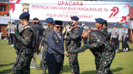 Bupati Sanggau Ikuti Upacara Peringatan HUT Bhayangkara ke-79, Komitmen Bersama Mewujudkan Keamanan dan Ketertiban