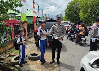 Satlantas Polres Sanggau Tebar Semangat Merah Putih Jelang HUT ke-80 RI