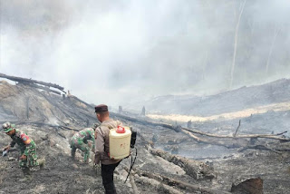Polsek dan Koramil Tayan Hulu Lakukan Ground Check 11 Titik Hotspot Karhutla, Pastikan Api Padam