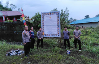 Polsek Entikong Pasang Banner Himbauan Karhutla di Titik Strategis, Warga Diminta Waspada
